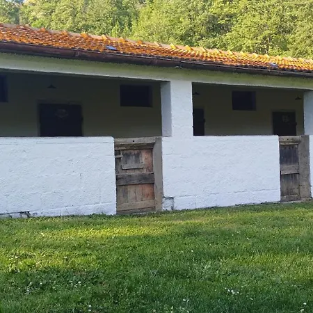 Back To Nature Basic Hut Casa Biron Campsite Pietralunga (Umbria)